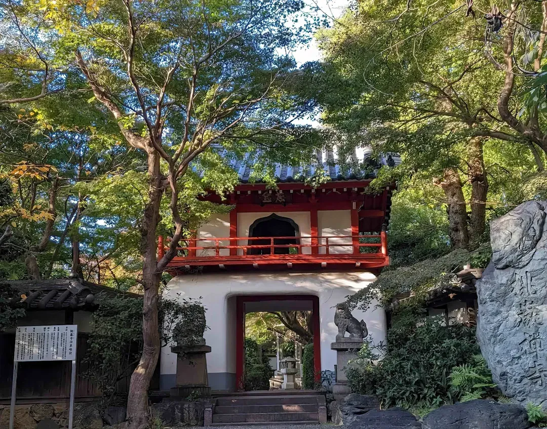 Toganji temple, near Motoyama in Nagoya, Japan is famous for its large green Buddha